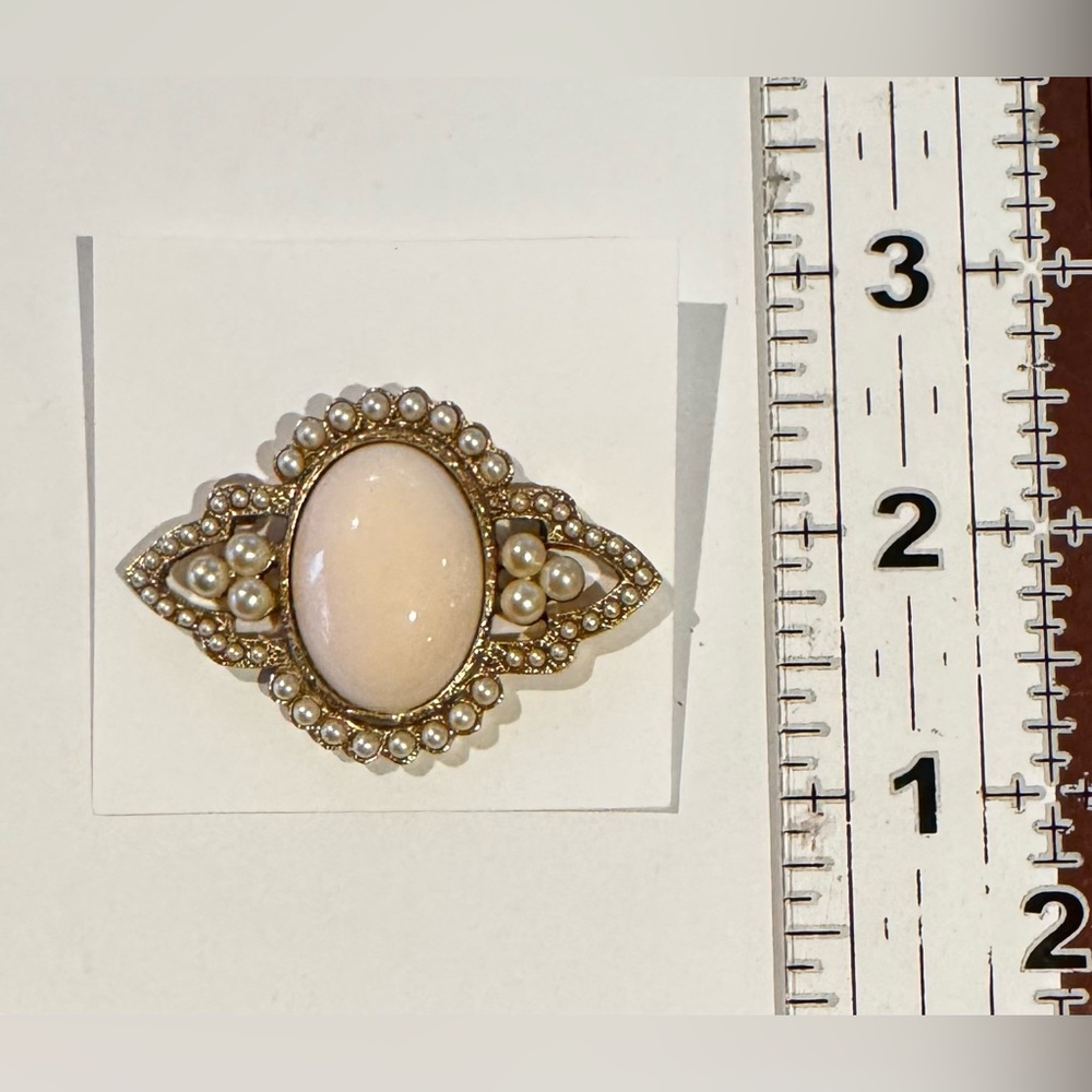 Elegant Pearl and Cream Brooch